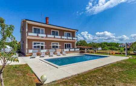 Location Maison à Valbandon 10 personnes