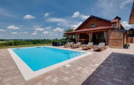 Location Maison à Gornje Plavnice 7 personnes