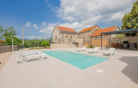 Location Maison à Vrgorac 7 personnes