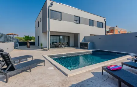 Location Maison à Vrsi 8 personnes