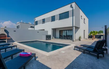 Location Maison à Vrsi 8 personnes