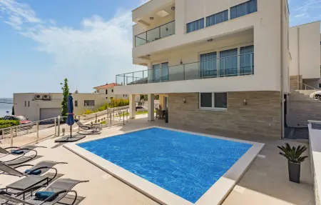 Location Maison à Razanj 8 personnes