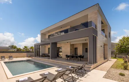 Location Maison à Nin 10 personnes