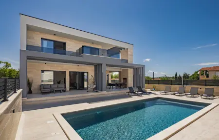 Location Maison à Nin 10 personnes