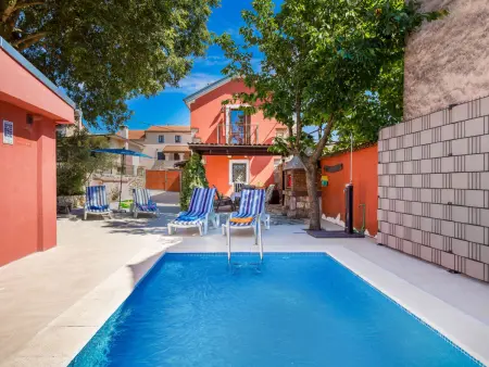 Location Maison à Barban 5 personnes