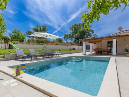 Location Maison à Barban 6 personnes