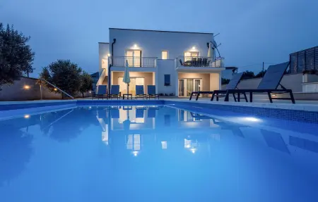 Location Maison à Vrsi 8 personnes