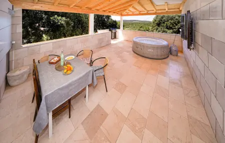 Location Maison à Selca 4 personnes