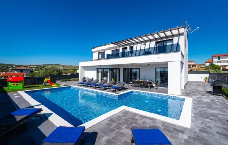 Location Maison à Vrana 8 personnes