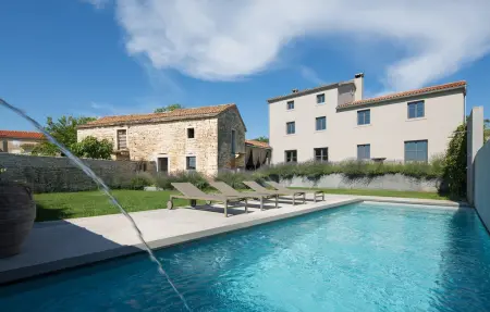 Location Maison à Tinjan 8 personnes