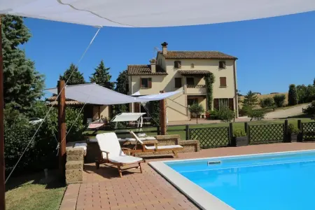 Location Maison à Cingoli 10 personnes