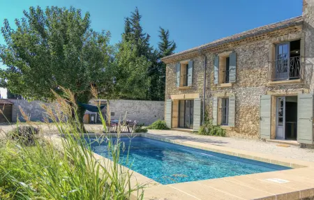 Location Maison à Travaillan 10 personnes