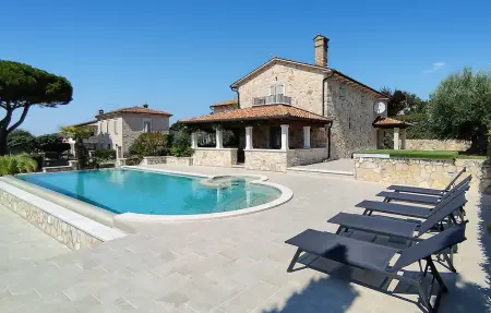 Location Maison à Labinci 6 personnes