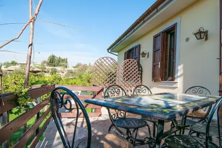Location Maison à NOTO 7 personnes