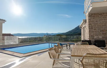 Location Maison à Stankovic 8 personnes