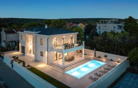 Location Maison à Petrcane 8 personnes