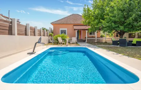 Location Maison à Kosute 5 personnes