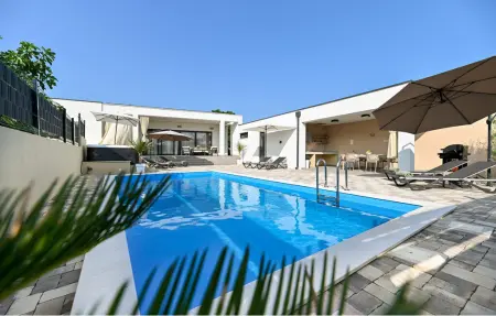 Location Maison à Nin 6 personnes