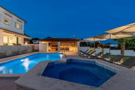 Location Villa à Buici 12 personnes