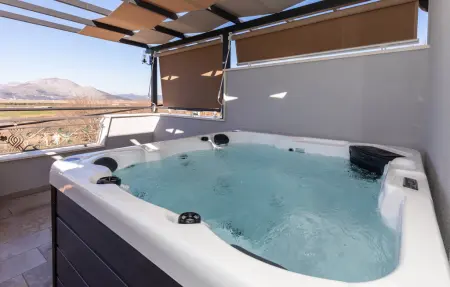 Location Maison à Mliniste 6 personnes