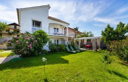 Location Maison à Gornji Karin 12 personnes