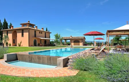 Location Maison à Montelopio 11 personnes