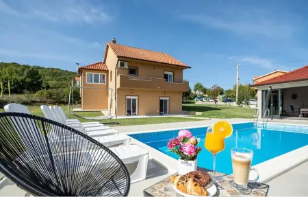 Location Maison à Trilj 8 personnes