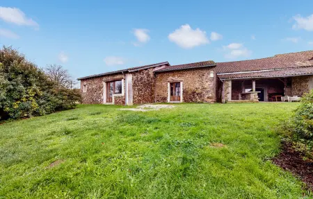 Location Maison à Bussière Badil 8 personnes