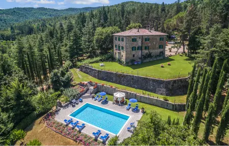 Location Maison à Monterchi 12 personnes