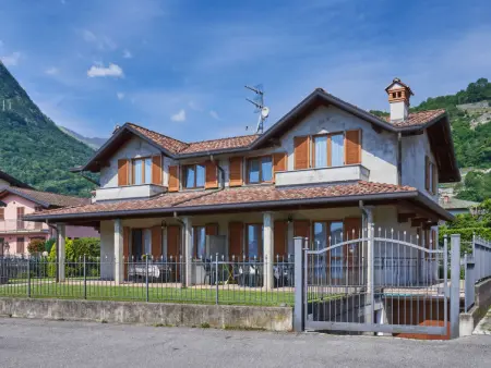 Location Maison à Dongo 8 personnes