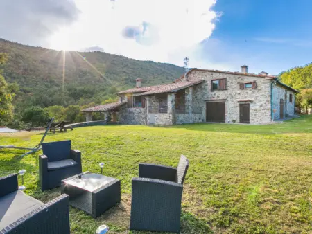 Location Maison à Montieri 13 personnes