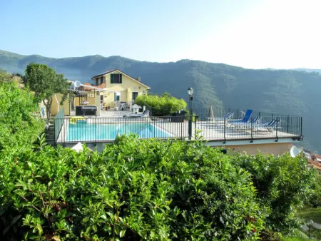Location Maison à Valloria 30 personnes