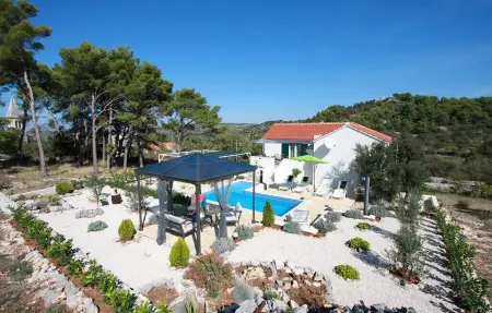 Location Maison à Nerezisca 6 personnes