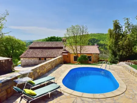 Location Maison à Hum 7 personnes