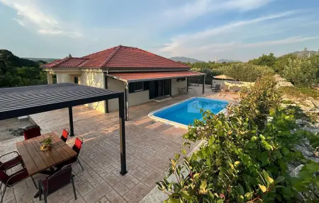 Location Maison à Zadvarje 8 personnes