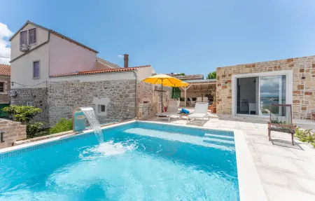 Location Maison à Ugrinic 8 personnes