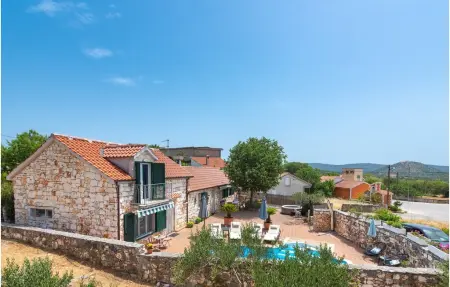 Location Maison à Najevi 8 personnes