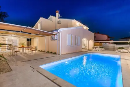 Location Villa à Pula 11 personnes