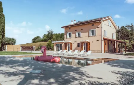 Location Maison à Mogliano 12 personnes