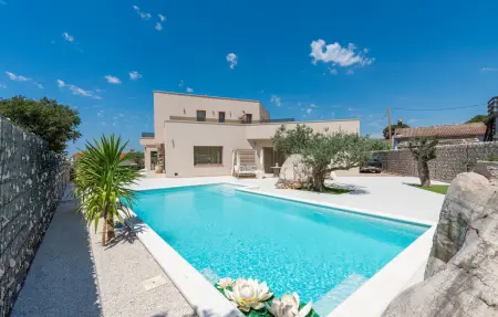 Location Maison à Galizana 8 personnes