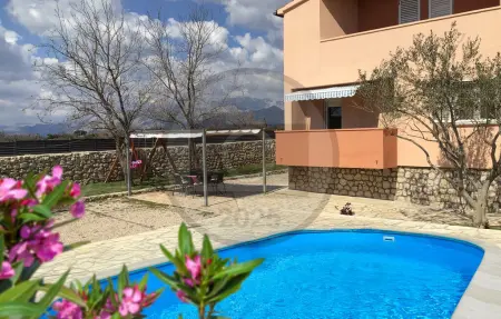 Location Maison à Zdrilo 8 personnes