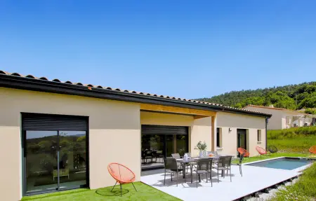 Location Maison à Puy St Martin 10 personnes