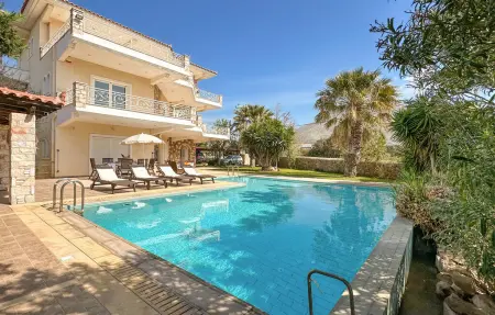 Location Maison à Lagonisi 8 personnes