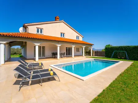 Location Maison à Barban 8 personnes