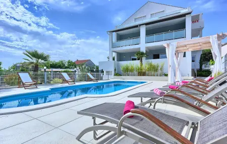 Location Maison à Okrug Donji 12 personnes