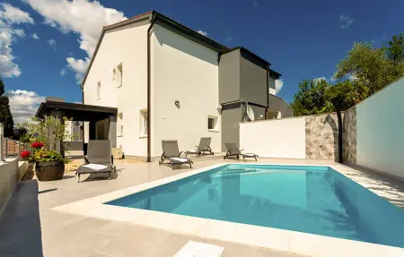 Location Maison à Soline 8 personnes