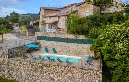 Location Maison à Pont de Labeaume 12 personnes