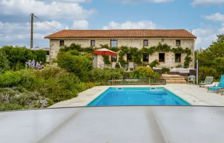 Location Maison à Lizant 11 personnes