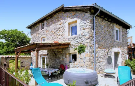 Location Maison à Pont de Labeaume 7 personnes