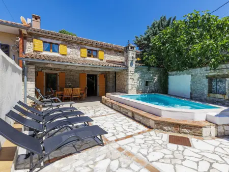 Location Maison à Barban 6 personnes